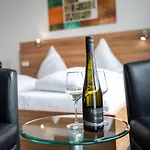 Capri Hotell 3*